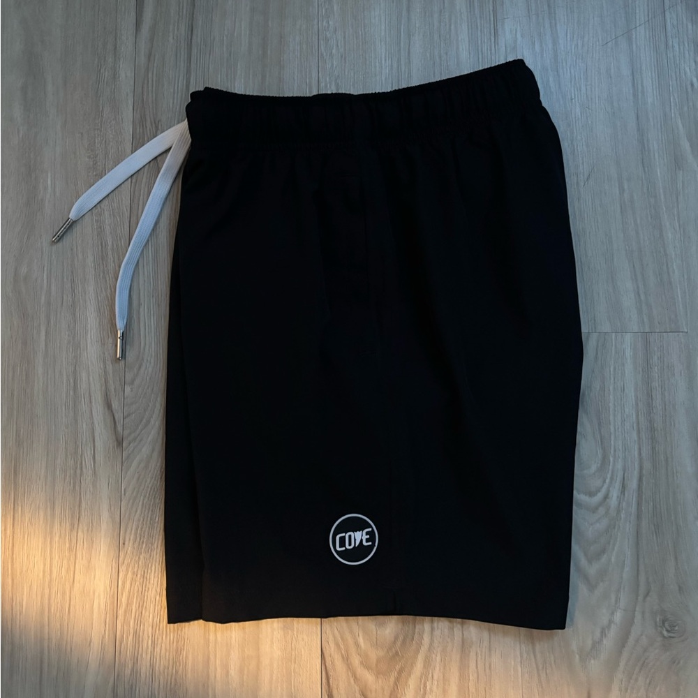 Cove USA Shorts (S) - Black